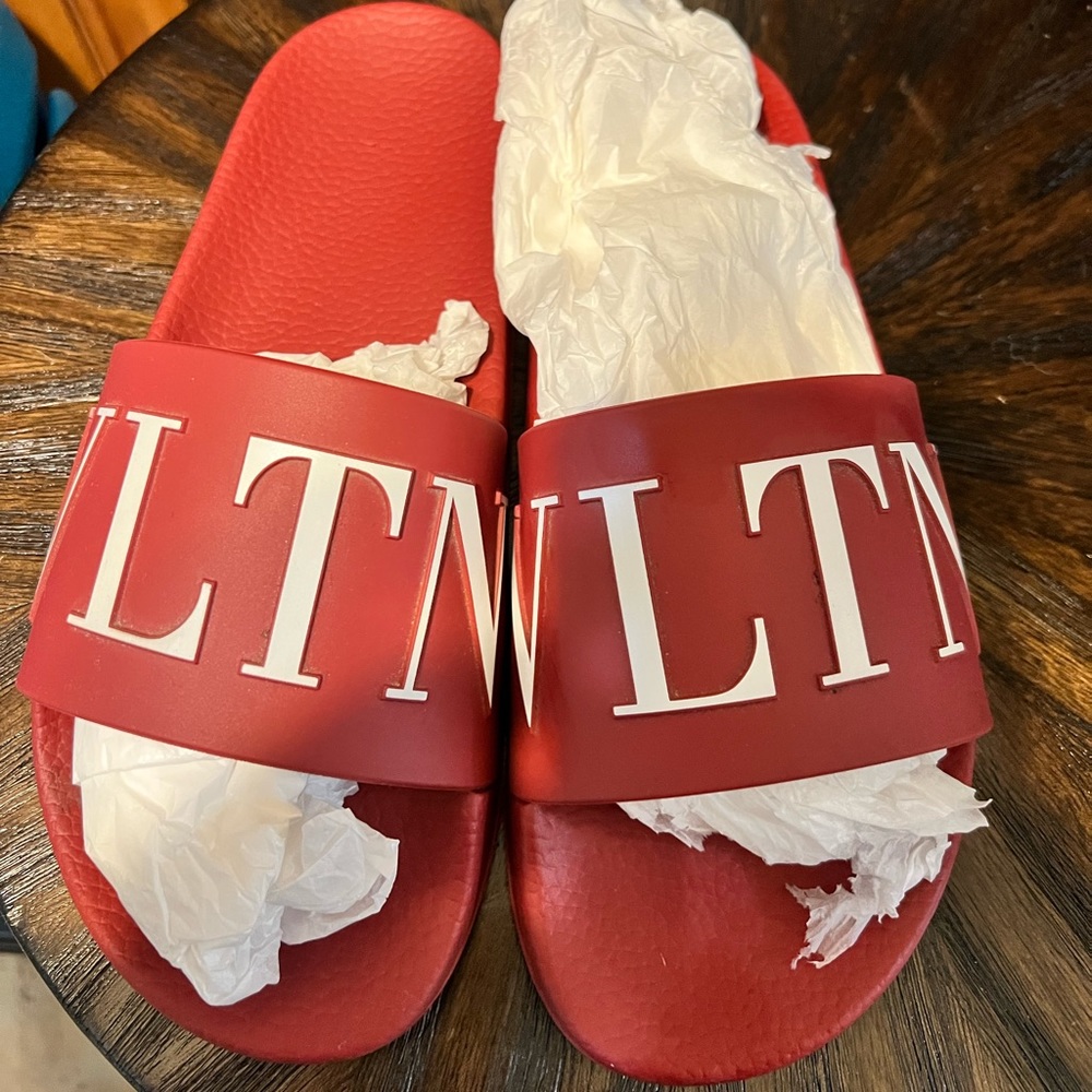 Valentino Slides